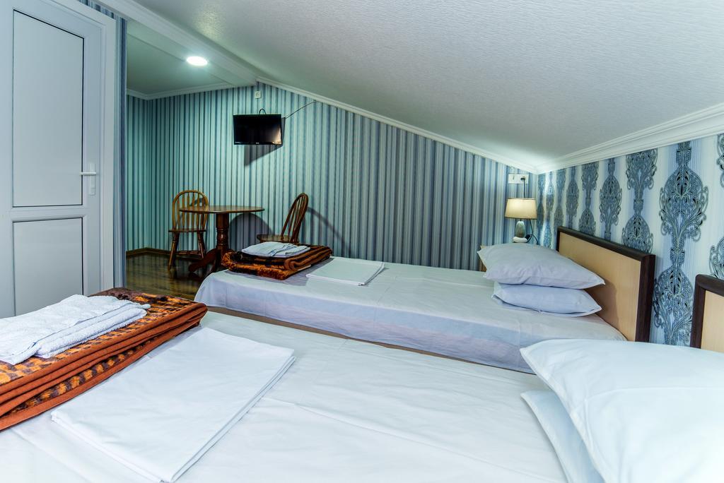 Hotel Guglux &Wine Cellar Telavi Kültér fotó