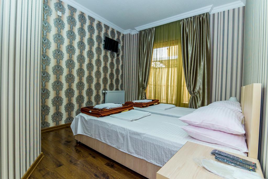 Hotel Guglux &Wine Cellar Telavi Kültér fotó