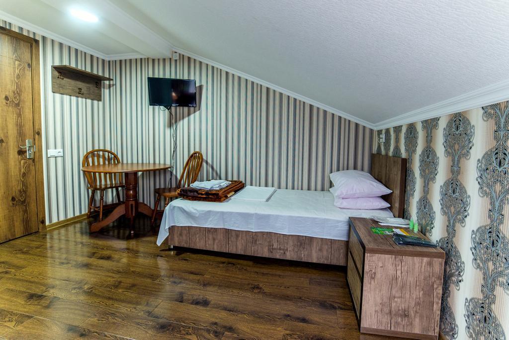 Hotel Guglux &Wine Cellar Telavi Kültér fotó